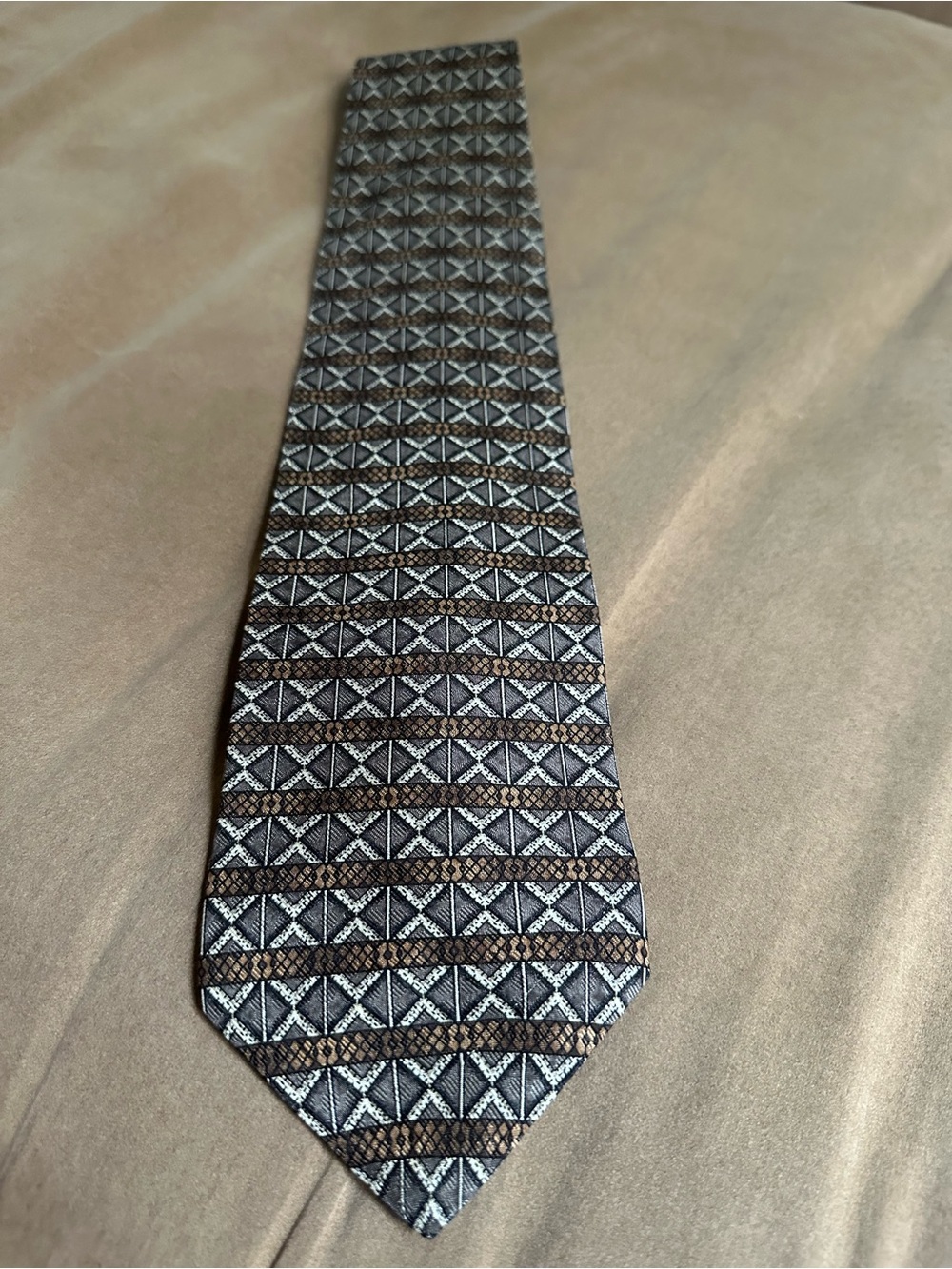 Woodward Geometric Pattern Men's Silk Tie in Brown and Beige